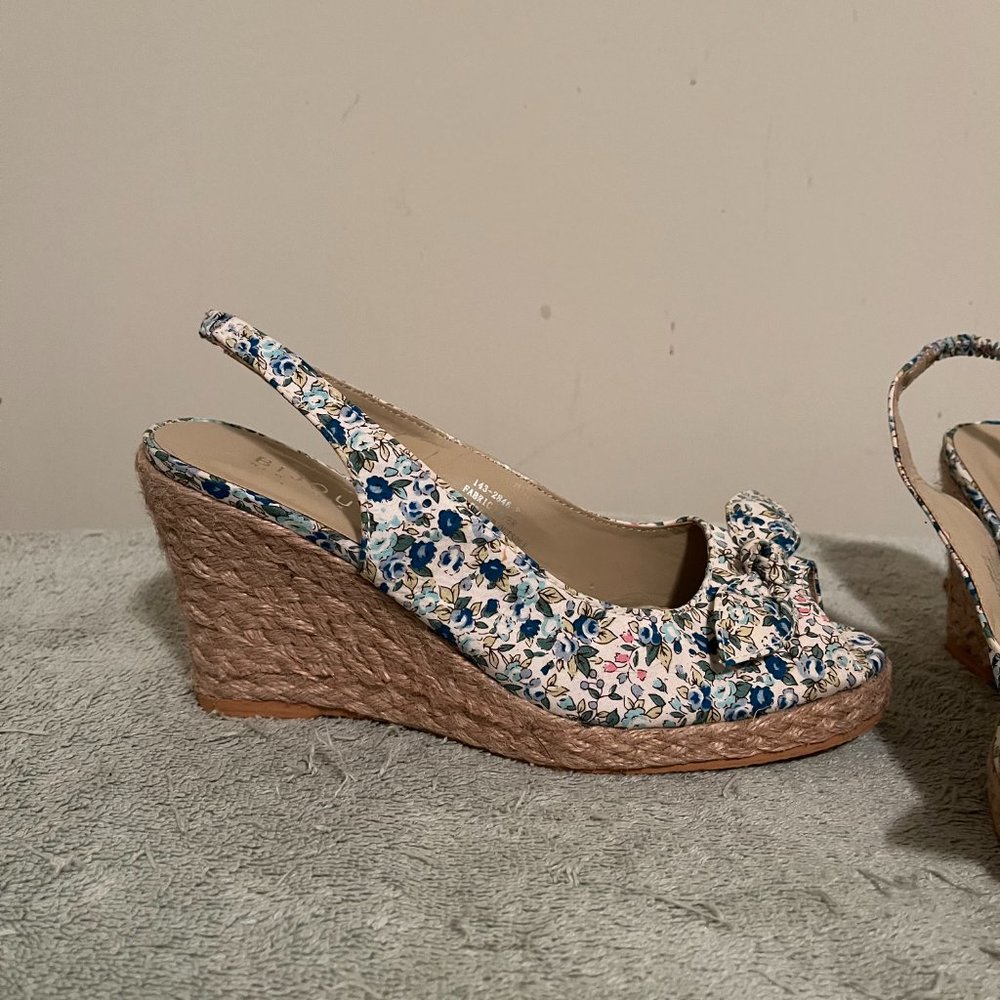 Sandals - Picture 2 of 3